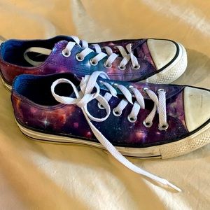 Galaxy converse size 7 in womens size 5 in mens